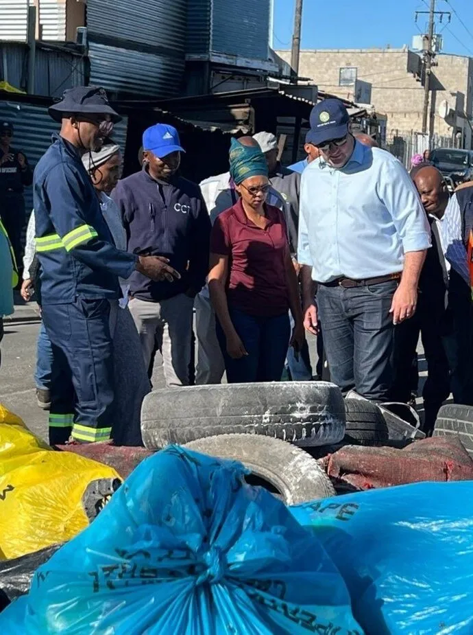 2Mayor-Geordin-Hill-and-Andile-Ndevu (1) 2Mayor-Geordin-Hill-and-Andile-Ndevu (1)
